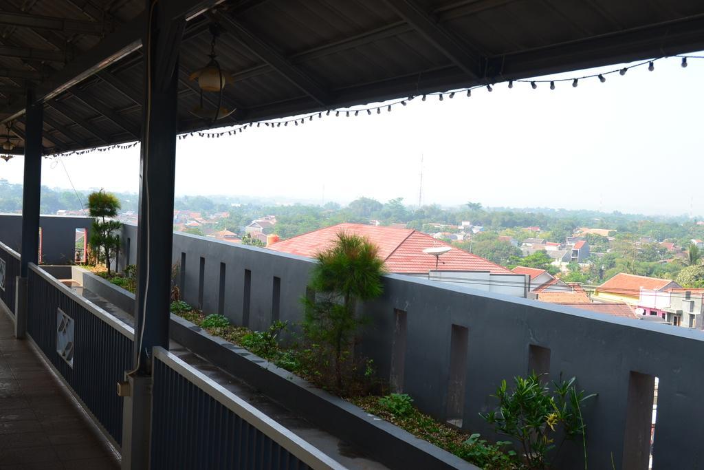 Hotel Khalista Purwakarta Exteriör bild