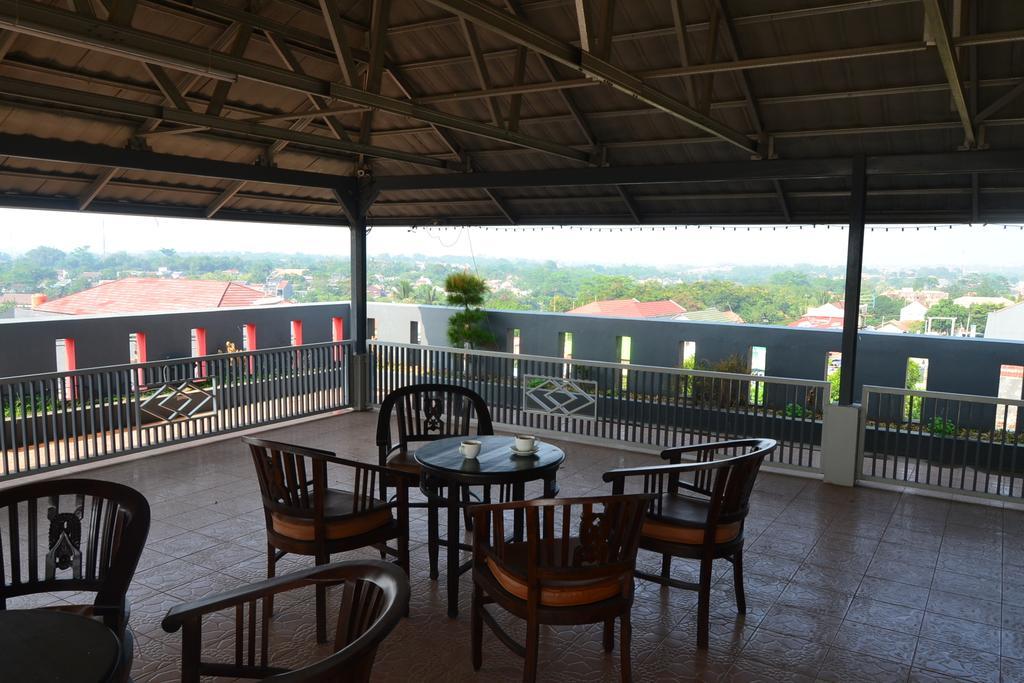 Hotel Khalista Purwakarta Exteriör bild
