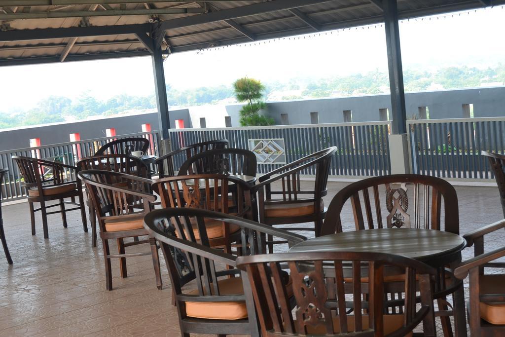 Hotel Khalista Purwakarta Exteriör bild